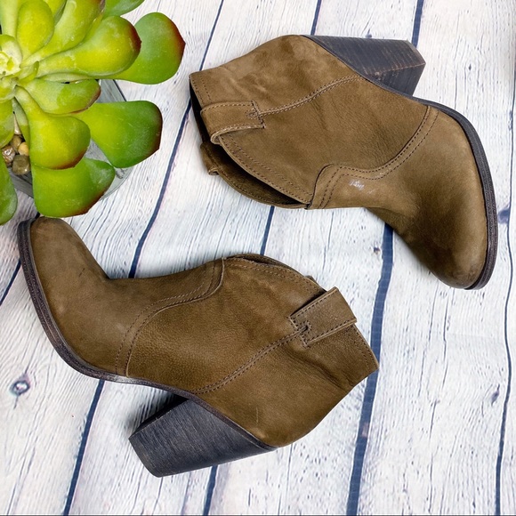 Vince Camuto ‘Hillsy’ Almond Toe Ankle Bootie - Picture 5 of 8